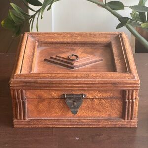 *RARE FINE* VINTAGE Solid Wooden Jewelry Keepsake Box in Warm Brown